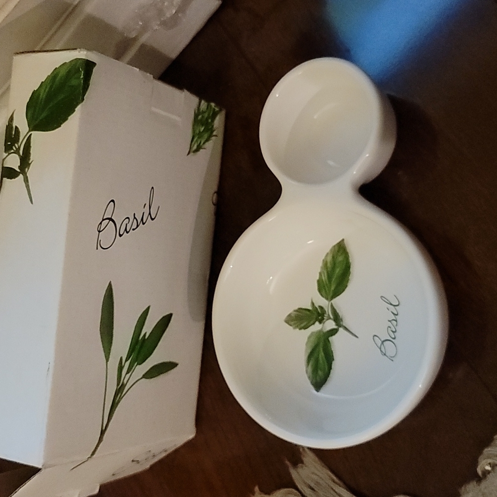 Olive Dish with Basil Pattern